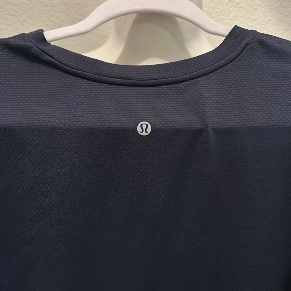 Men’s Lululemon dry fit long sleeve shirt - Picture 3 of 5